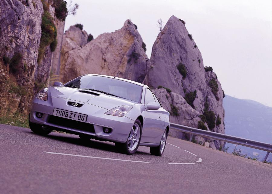  Toyota Celica 2000 года  (фото 25 из 53)